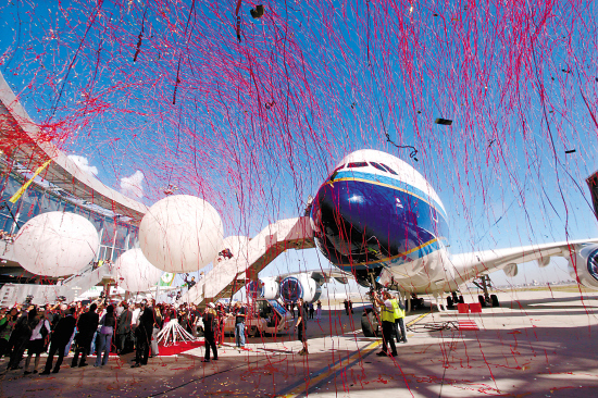 中国首架巨无霸今抵北京