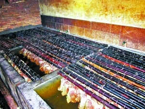 东莞查获大批毒腊肉。