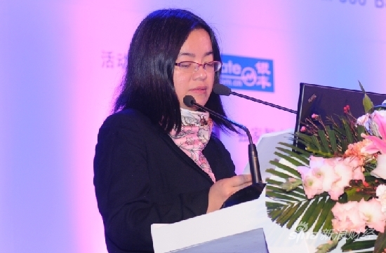 图为银率网总编徐瑾发言