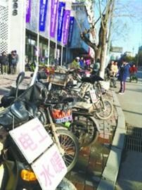 天气转冷，沈阳装修市场上的外地籍工人陆续返乡，工资看涨。主任记者胡海林摄