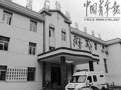 体检医院武警贵州总队医院，报考2011年贵州省省直机关和贵阳市公务员的考生都在这栋楼体检。本报记者 叶铁桥摄