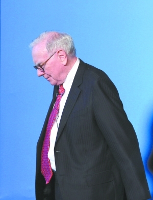 巴菲特尴尬吗？(资料图片)