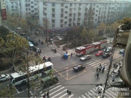 网友清爽SWEET：来了n多消防车。