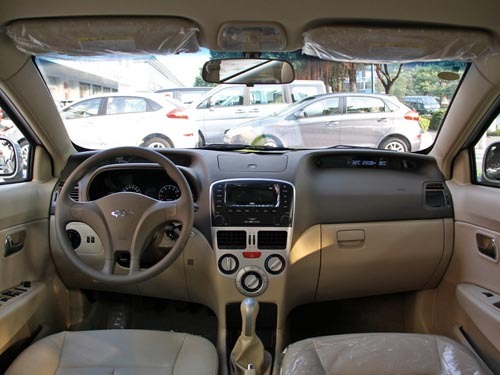 2010款奇瑞风云内饰