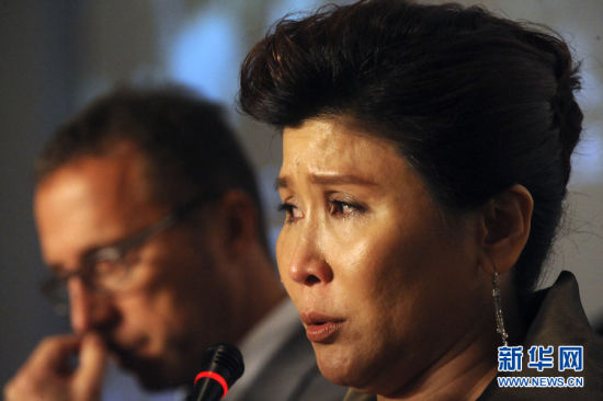 　　7月13日，达芬奇家居股份有限公司总经理潘庄秀华在出席情况介绍会时哭诉。13日，达芬奇家居在北京召开情况介绍会，针对达芬奇家居涉嫌伪造产地、存在产品质量等问题作出回应。价格动辄几万元甚至几十万元，号称“意大利原产、实木制作”的“进口”家具，却被曝光是东莞生产、使用的是密度板等材料。7月 11日，上海工商部门对涉嫌伪造产地、存在产品质量的达芬奇家居正式立案调查。　新华社发(资料照片)