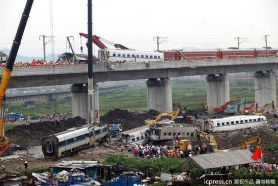 资料图：动车追尾事故现场