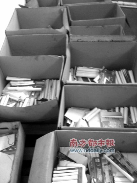 工厂内有多达近10种不同的商标。 