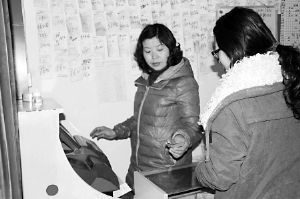 出奖站点的夏女士印象中得主是一男性常客。