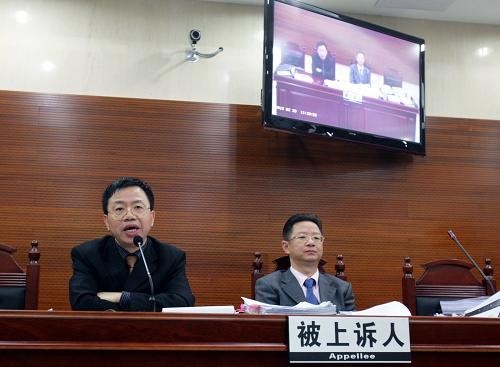 　2月29日，被上诉人律师在庭审中做陈述。卢汉欣 摄