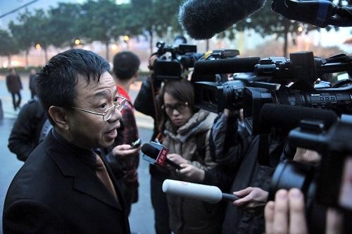 2月29日，被上诉人律师肖才元在庭审结束后接受采访。卢汉欣 摄