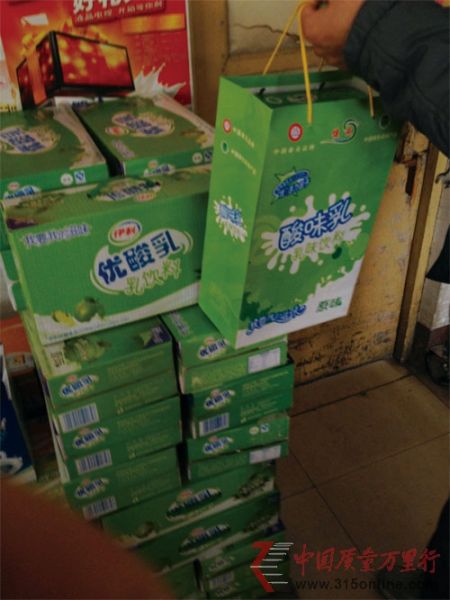 山东邹平临池镇的联华超市，山寨几可以假乱真