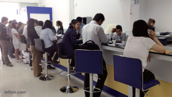 证券公司营业厅也非常简陋。不是每个工作人员都了解股票是什么。 (受访者/图)