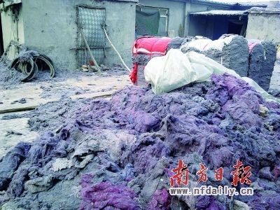 “黑心棉”及做成的汽车坐垫。