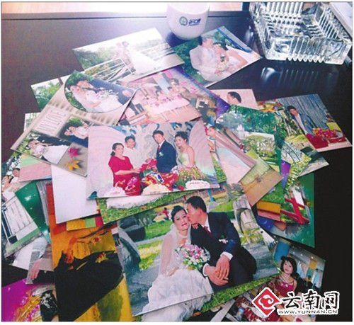 工作人员拿出一堆照片证明业绩