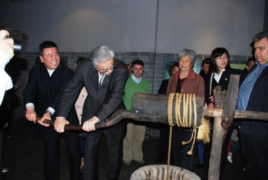 驻华大使走进古井贡酒 