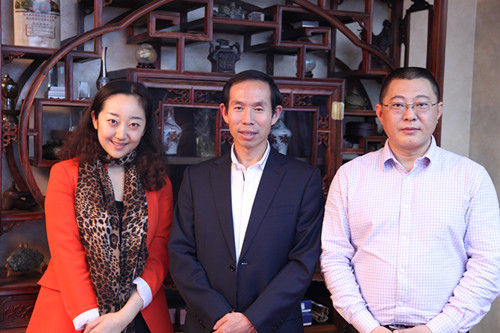 (CCTV《创业天使》栏目主持人、制片人与河北畅达集团董事长王贵玉现场合影)