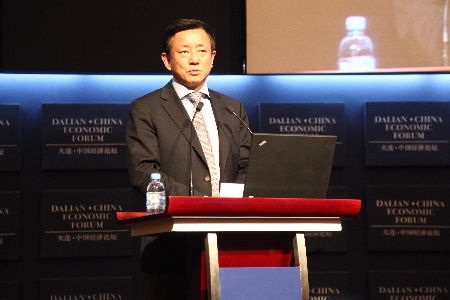 　　樊纲：一悲观就悲观得不得了，不投资了；乐观的时候就乐观的不得了，以为市场永远的高涨下去，这叫动物精神，都是非理性的分析。