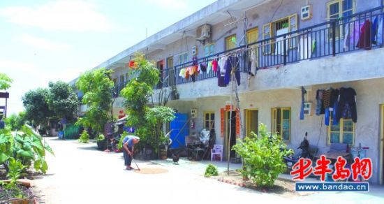 叶小菊住了3年的临时安置房，每间只有12平方米 。