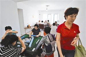 3D-5G仅厅里就摆了3张麻将桌。