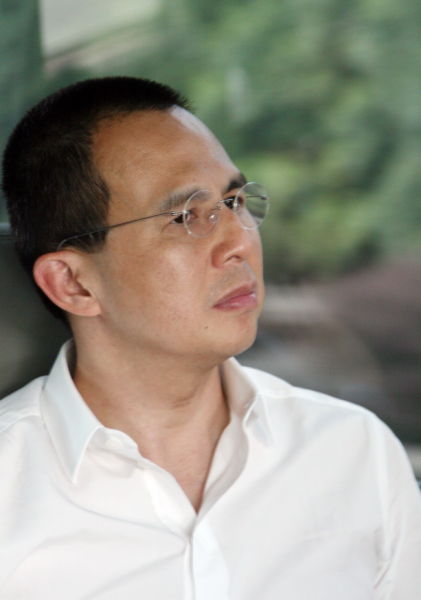 小儿子李泽楷个性张扬，早早自立门户，很少和父亲李嘉诚同行