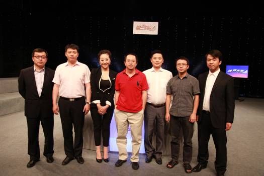 (CCTV《创业天使》栏目演播室录制现场嘉宾合影)