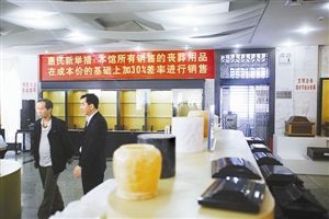 骨灰盒价格从几十元到上万元不等。