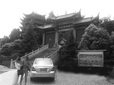 位于玉溪市红塔东部十公里灵照山上的灵照寺，至今已有200多年的历史