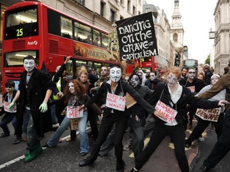 在去年“占领伦敦证交所”的运动中，显然银行家是头号靶子。