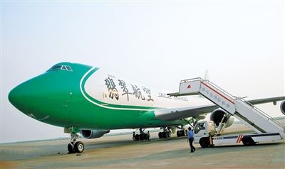 2006年8月16日，翡翠国际货运航空公司正式开航仪式在深圳举行(资料图片)。深圳商报记者 施平 摄
