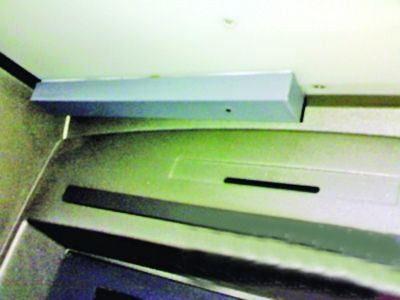  微型摄像机安装在ATM机附近