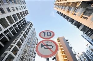 楼市现回暖迹象，但调控下房价上涨空间有限。 新华社发