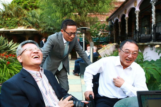 柳传志和张维迎接受专访。(资料图片)