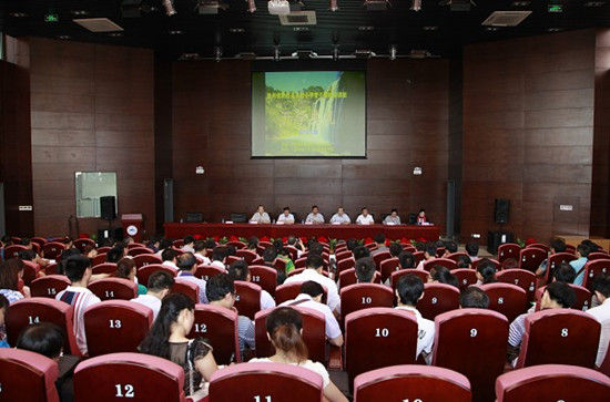 7月24日，民建中央社会服务部主办的黔西县乡村骨干教师培训班在天津开班