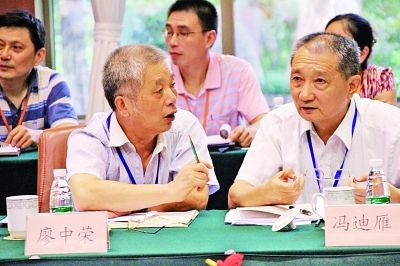 冯迪雁认为，要涨大家一起涨；廖中荣觉得只该涨那些用气大户。