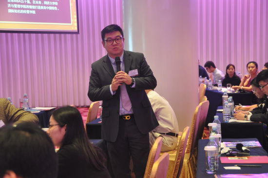 赵龙凯教授和参会嘉宾进行现场互动