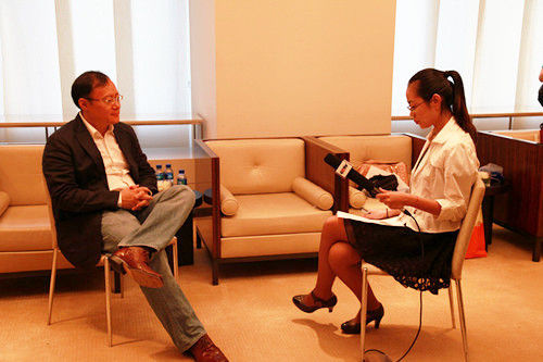 (CCTV《创业天使》栏目记者专访人人公司董事长兼CEO陈一舟)