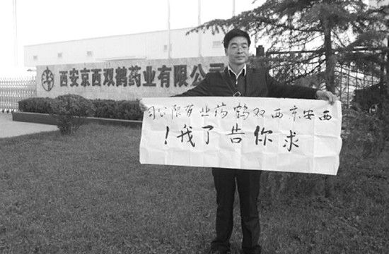 12年后突然收到“不是自己签字的欠条”，鉴别真伪还要自己掏钱。柯尊年无奈选择让债主诉诸法律。