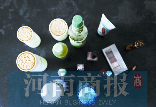 实验中用到的多种化妆品