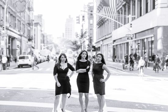 　　The Daily Muse的三位联合创始人(从左至右)：网站首席运营官COO Alexandra Cavoulacos,网站首席执行官CEO Kathryn Minshew和网站内容总编辑Melissa McCreery(图片来源：The Daily Muse)