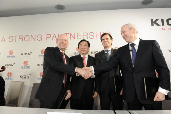 潍柴动力与德国凯傲交割仪式现场图片