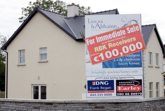 &nbsp;&nbsp;&nbsp; 被称为“塞尔特之虎”的爱尔兰在欧债危机爆发之前有过辉煌的历史，可是从2008年开始，楼价直接腰斩，公寓价格下跌幅度高达63%。(图片来源：irishcentral.com)