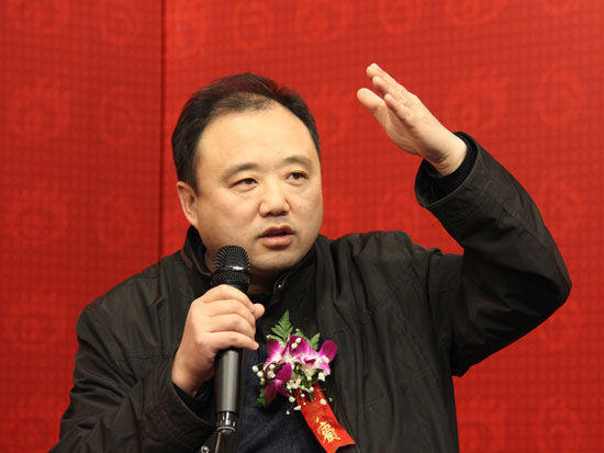 图为“十八大经济转型期的战略抉择”圆桌讨论中颐和投资首席经济师张卫星。