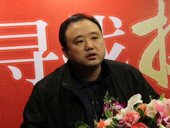 　　由新浪财经和北京股商联合举办的“寻找2013年投资机会高峰论坛”于2013年1月19日(周六)在北京燕西台举办。图为颐和投资首席经济师张卫星演讲。