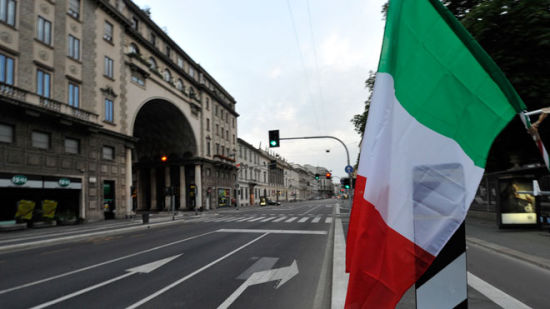 　　意大利大选没有产生决定性结果，当即引发欧股大跌，10年期意大利政府债券收益率创3个月来新高。市场聚焦在欧元区面临的巨大不确定性，却忽视了意大利本身的久病不愈。(图片来源：路透社)