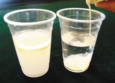 图为实验人员通过沉水法鉴别纯奶油