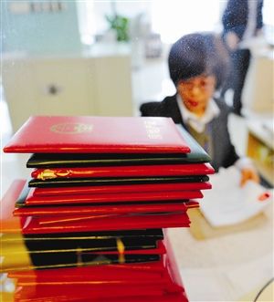 地产过户量开始下降。 CFP供图