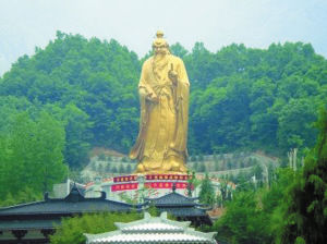 李姓游客免费游河南栾川县老君山景区 图片来源：山东商报