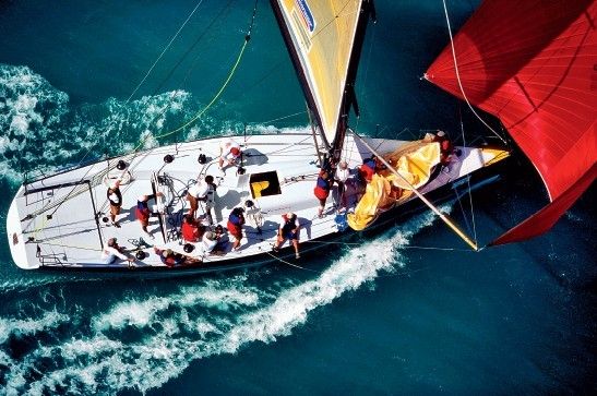 1996年竞赛帆船在南太平洋上行驶