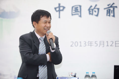 刘学教授致欢迎辞