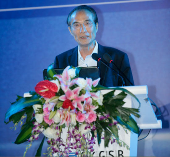 图4，国务院参事、央行货币委员会委员、国务院发展研究中心金融研究所名誉所长夏斌发表主题演讲